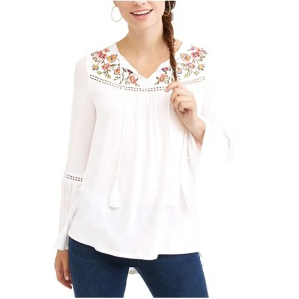 Time & Tru White Boho Chic Embroidered Bell Sleeve Top Size Small - Picture 1 of 7
